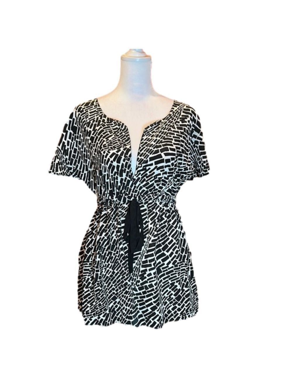 WHITE HOUSE BLACK MARKET WHBM Black & White Print 100% Silk Blouse Size S